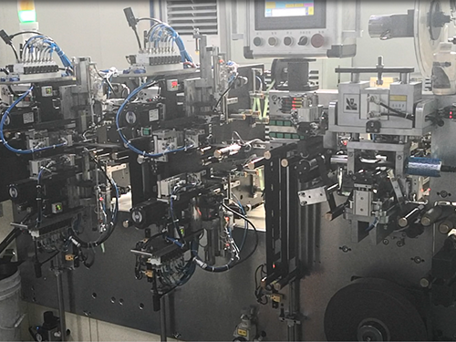 聚合物電池全自動分條包膠制片一體機(jī)